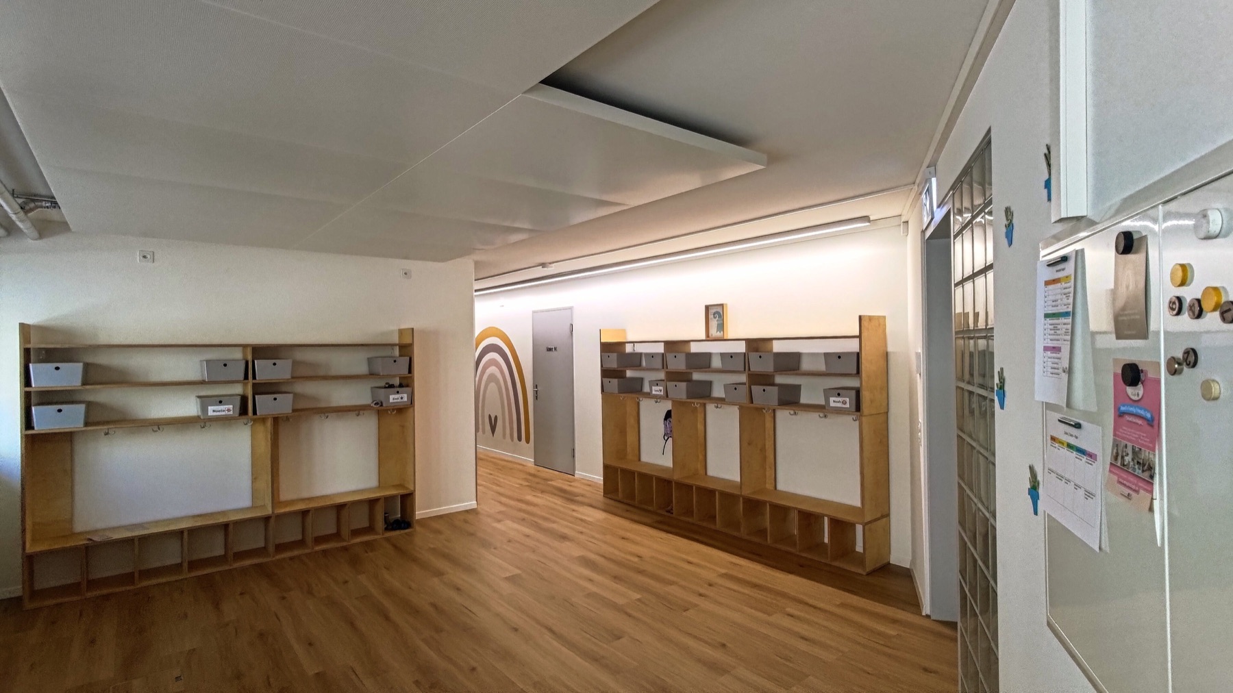 Garderobe und Eingangsbereich der Kita